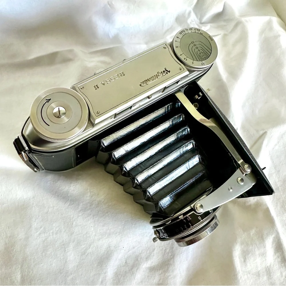RARE VOIGHTLANDER BESSA II FOLDING CAMERA COLOR-HELIAR 3.5/105 LENS MED FORMAT